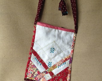 Petit sac pochette en coton blanc, patchwork et perles.