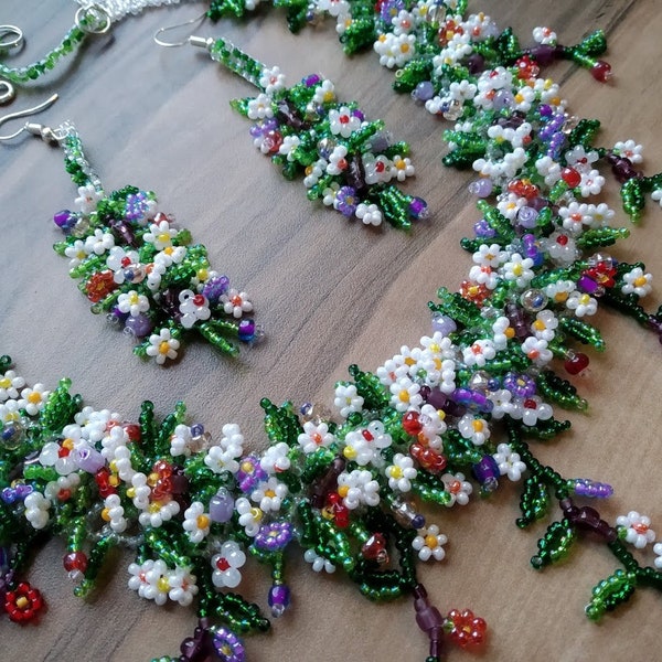 Free shipping! Ukrainian jewelry. Ukraine. Ukrainian necklace. Summer flowers. Unique necklaces for women. Beaded necklace