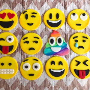 Emoji High Five Pou Smiley Face Edible Cake Topper Image ABPID22030