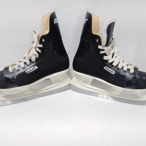 Vintage 1980&#39;S Bauer Black 25 Ice Hockey Skates Skate Blade Holder Black Size 5 Adult