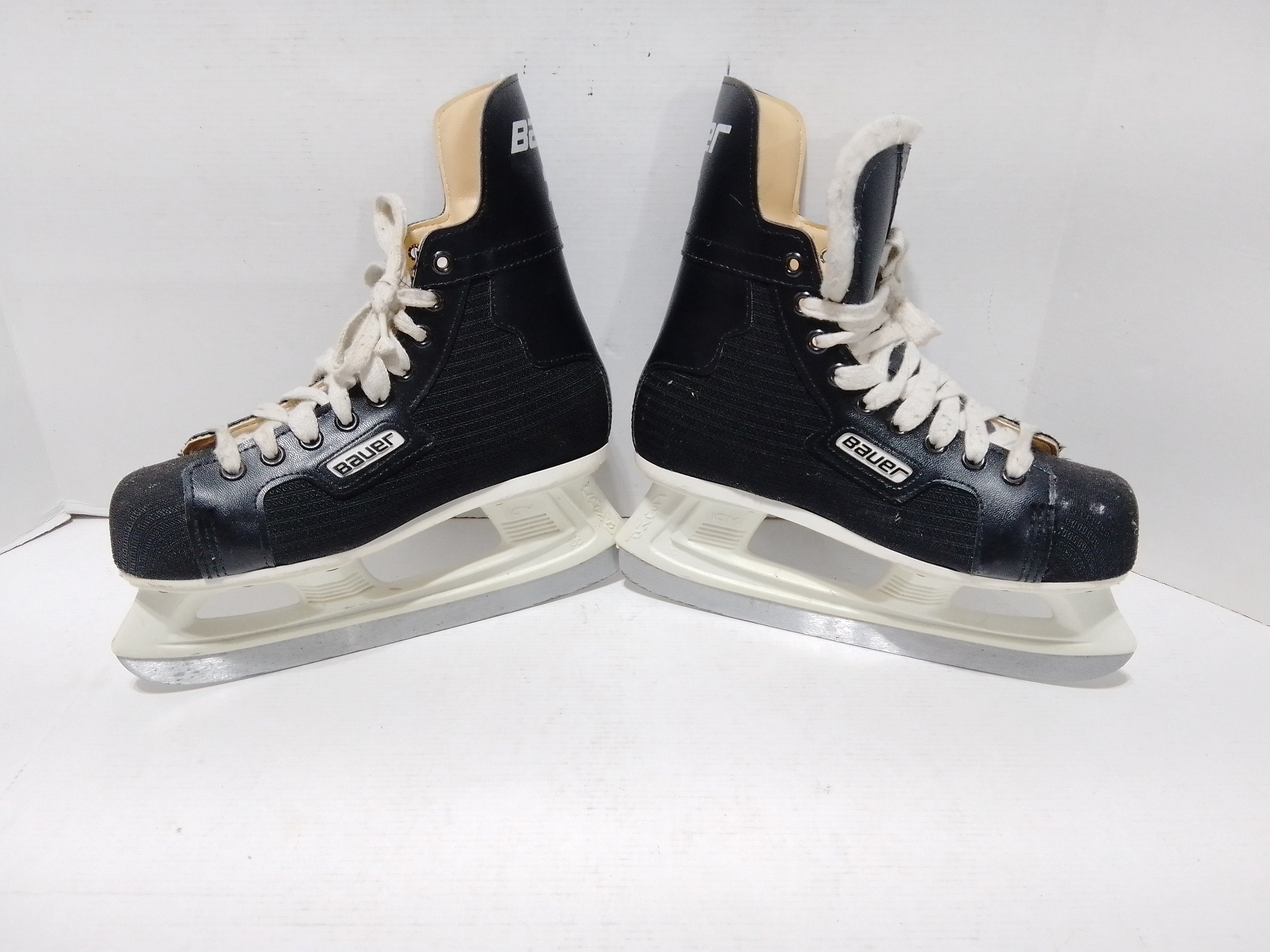 Vintage 1980'S Bauer Black 25 Ice Hockey Skates Skate Blade Holder