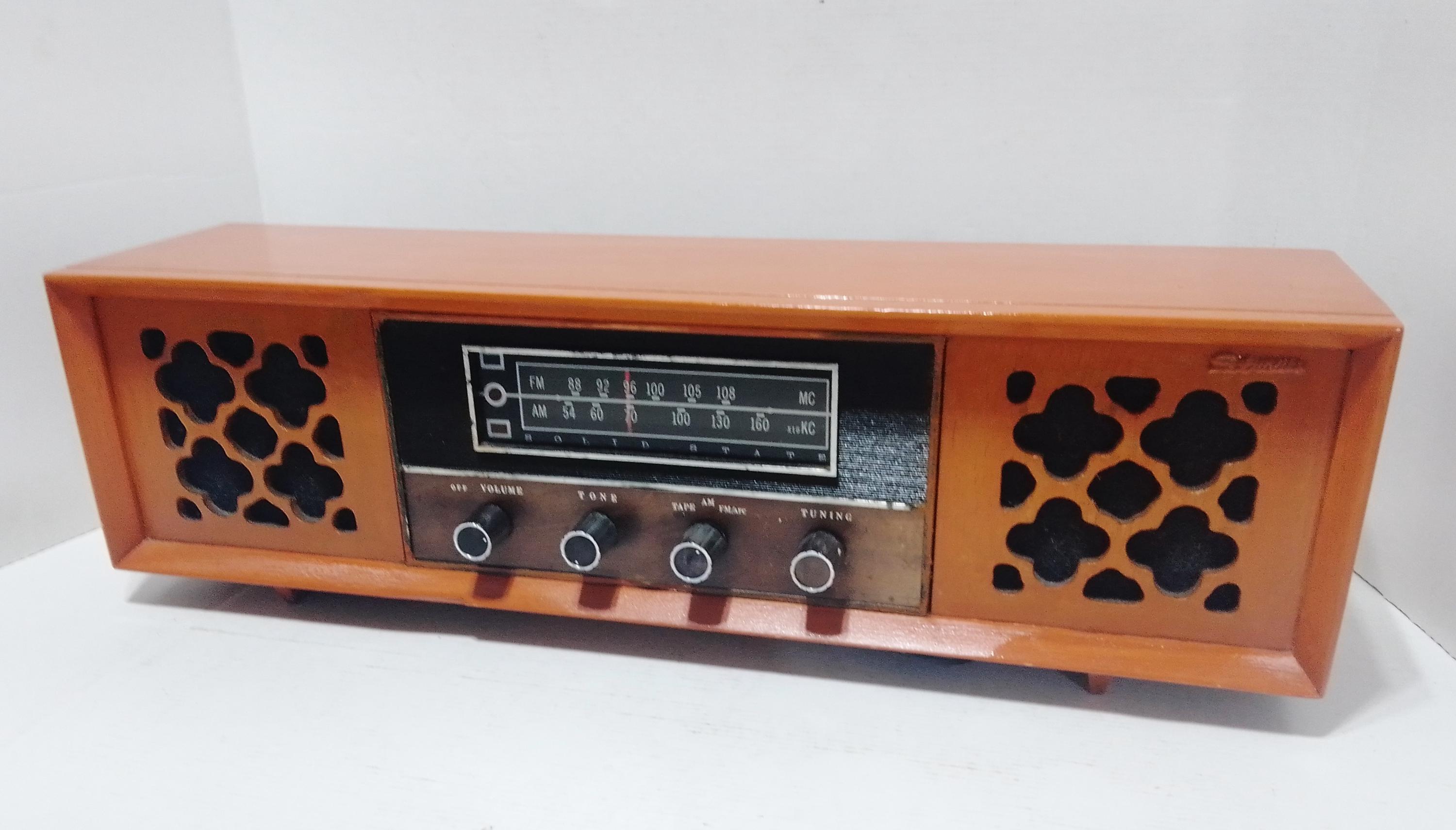 1972 Strauss Wooden AM FM Radio, Model LT-789, Solid State