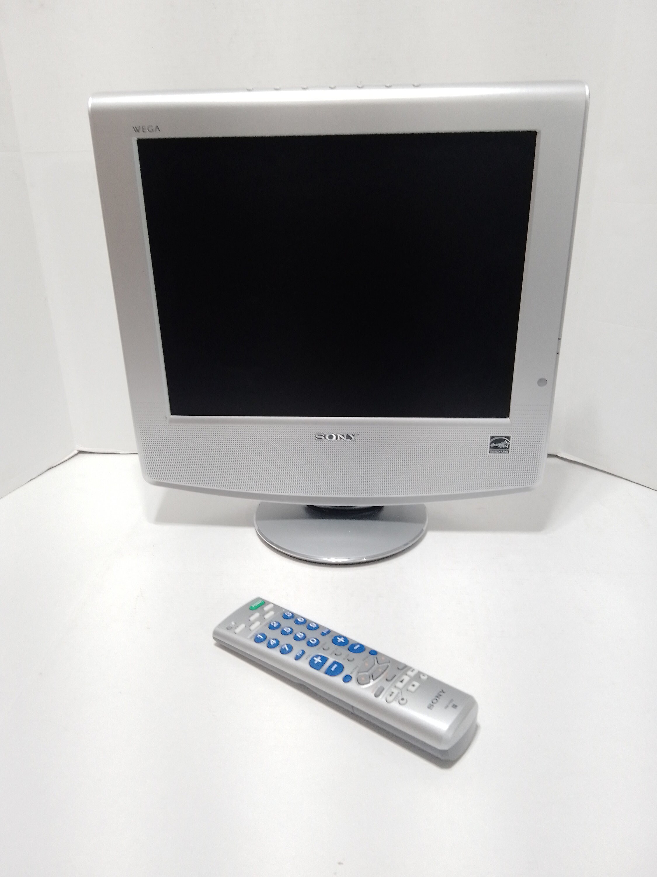 Sony Wega KLV S15G10 Retro Gaming TV LCD 15 in With Remote Tested