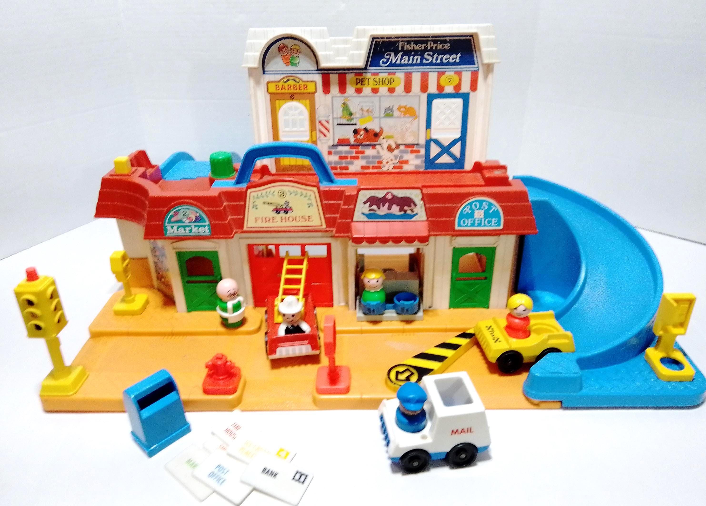 フィッシャープライス　メインストリート　1986年 Fisher Price 'Main Street' With Accessories and Extras