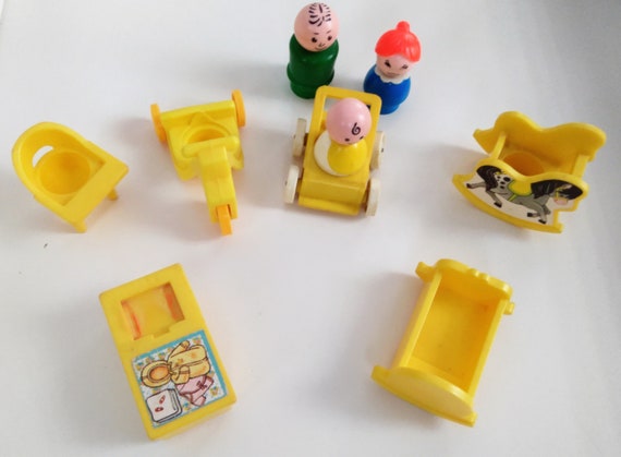 Vintage Fisher Price bébé avec maman et papa tous les accessoires