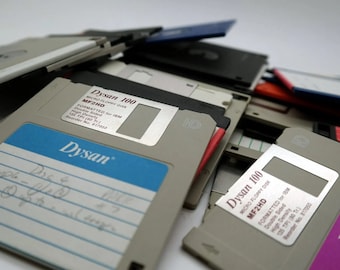 Mixed Lot of 15 - used 3.5" Floppy Disk Diskettes Most IBM Formatted + others