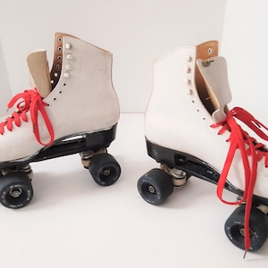Bauer Canada vintage des années 1970 pour femmes, dames, patins à roulettes en cuir blancs 11 pouces de long