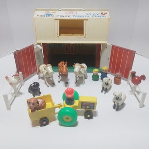 Vintage 1979 Fisher Price Little People FARM / BARN with animals - farmer -+ extra