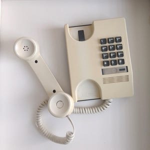 Vintage White 1990&#39;S Push Button Touch Tone Desk or wall Phone Telephone - Tested and Works perfectly!