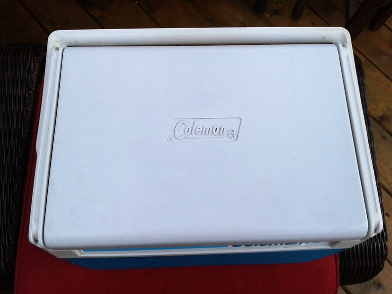 Vintage 1989 Coleman 10 Cooler Ice Chest 5210 Flip Lid Blue Green Aqua Teal Cup Holder Retro