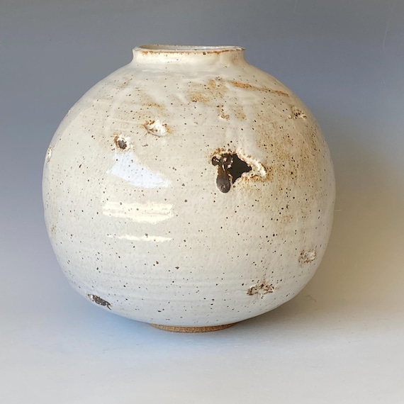 4 Legged Handmade Ceramic Vase CVAG5GW5