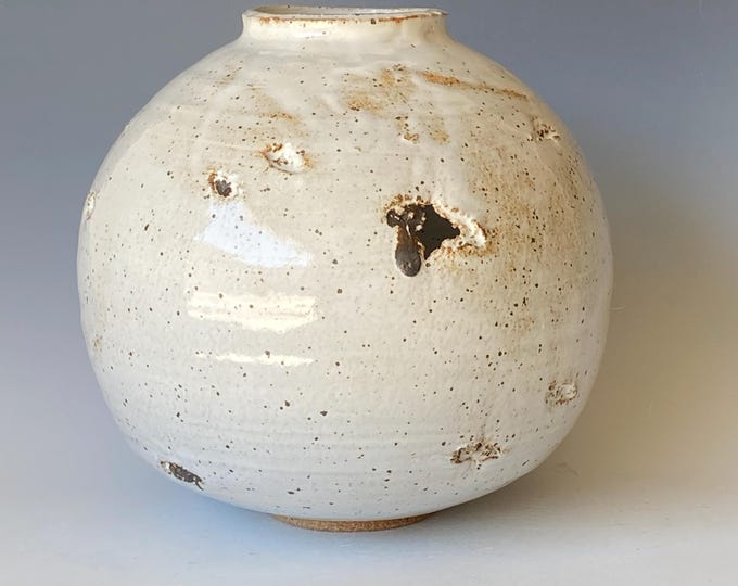 4 Legged Handmade Ceramic Vase CVAG5GW5