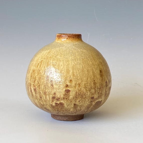 Little Giant, Handmade Ceramic Vase, Little Moon Jar, CVSP5YS44