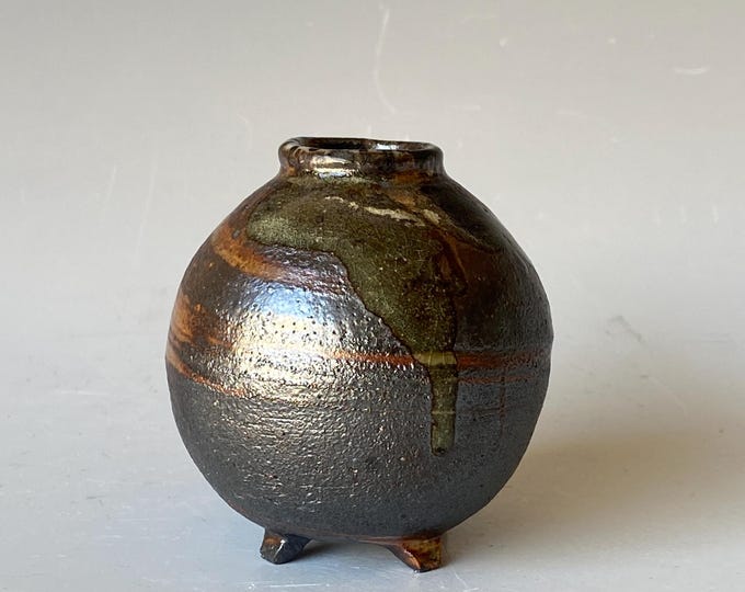 Little Giant, Handmade Ceramic Vase CVJL5CTS20