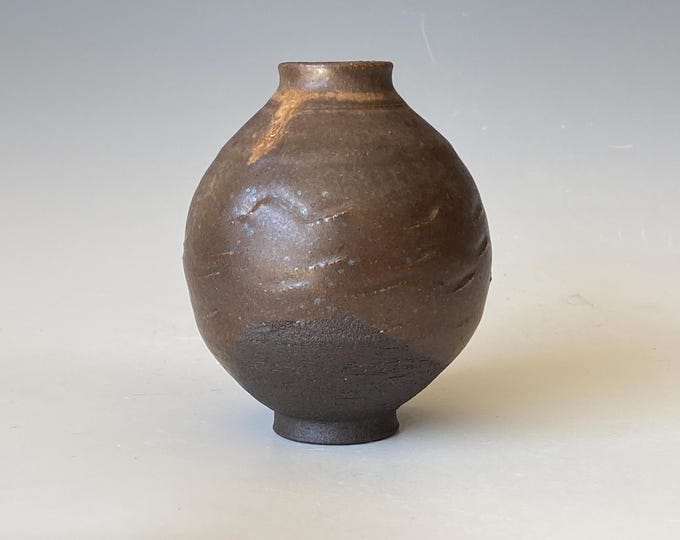 Little Giant, Handmade Ceramic Vase, CVSP5MB39