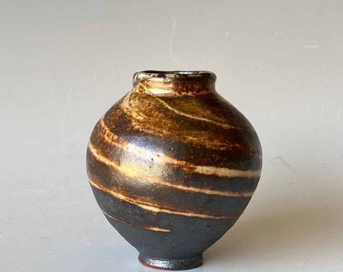 Little Giant, Handmade Ceramic Vase CVJL5CTS22