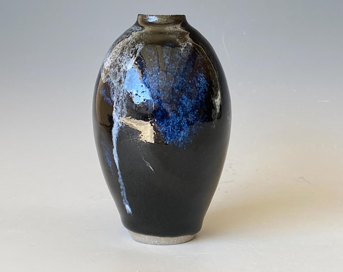 Little Giant, Handmade Ceramic Vase, CVSP5BLK46