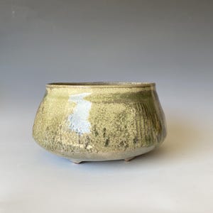 Modern 4 Legged Ceramic Bowl, Handmade, CBMC4MB24