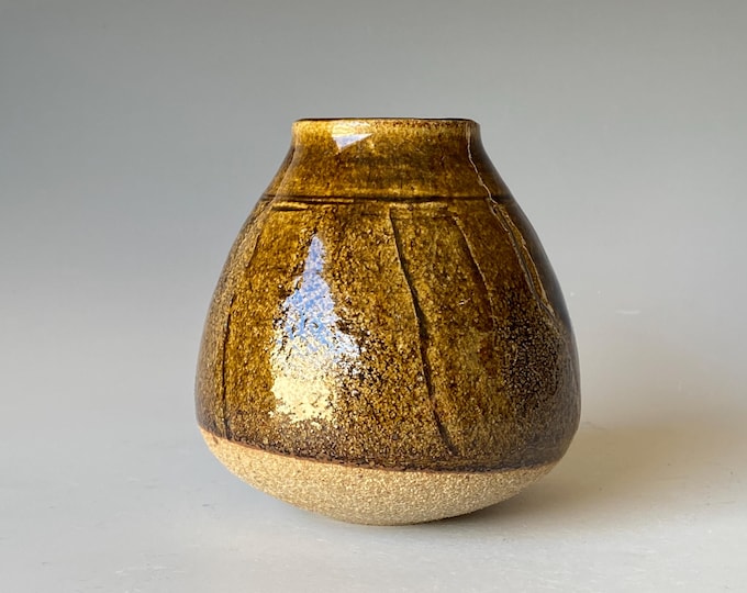Small Textured Handmade Ceramic Vase CVOC4CA3