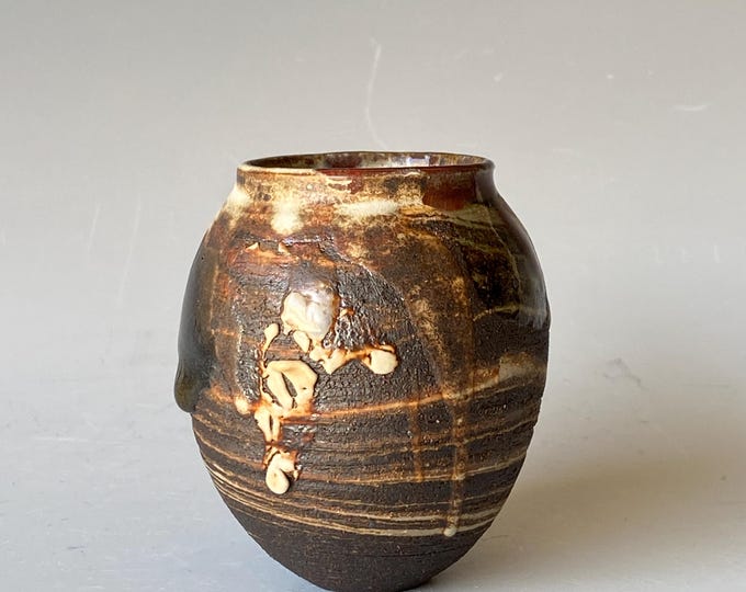 Little Giant, Handmade Ceramic Vase CVJL5CTS19