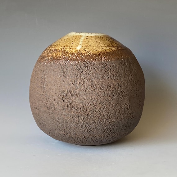 Black Mountain Handmade Ceramic Vase, Moon Jar CVOC4BMV28