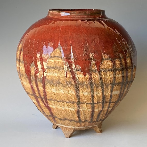 4 Legged Textured Ceramic Vase, CVAP6PC18