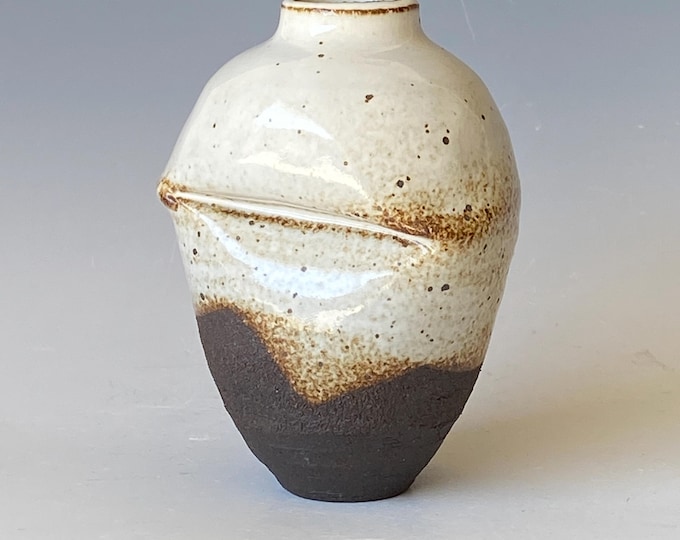 Little Giant, Handmade Ceramic Vase CVSP5GW22