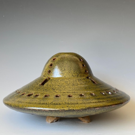 Handmade Ceramic UFO, Space Ship, CSSP666
