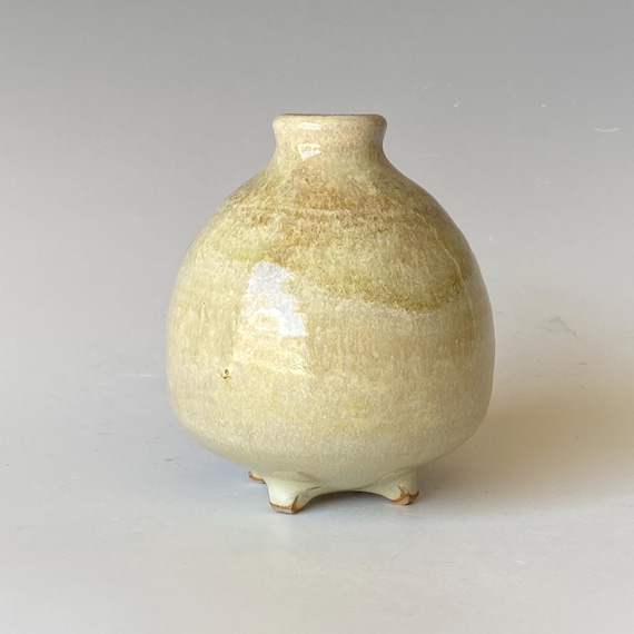 Little Giant, 4 Legged Handmade Pottery Vase, CVJN5YS7