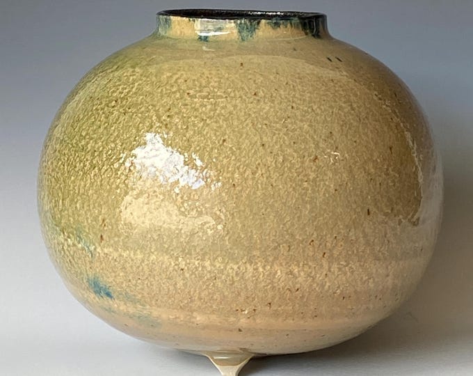Handmade Tripod Ceramic Vase, CVMC5CG3