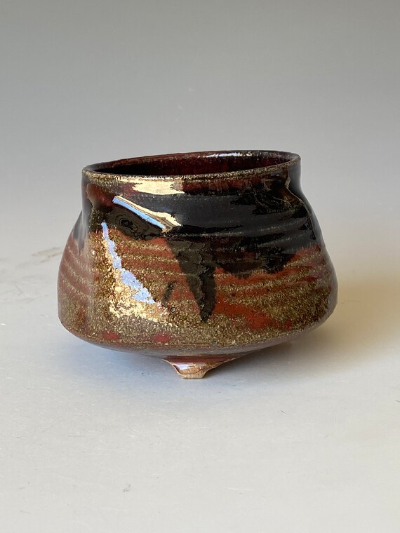 Handmade Tripod Ceramic Tea Bowl: 11 oz Chawan