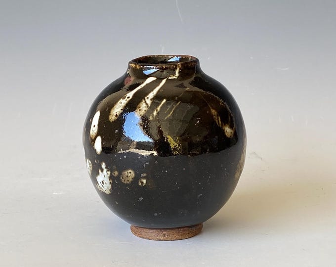 Little Giant, Handmade Ceramic Vase, Little Moon Jar, CVSP5OS36