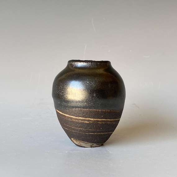 Little Giant, Handmade Ceramic Vase CVJL5CTS15