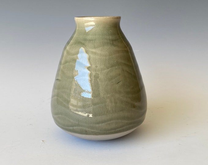 Small Handmade Ceramic Vase CVMC4CLD20