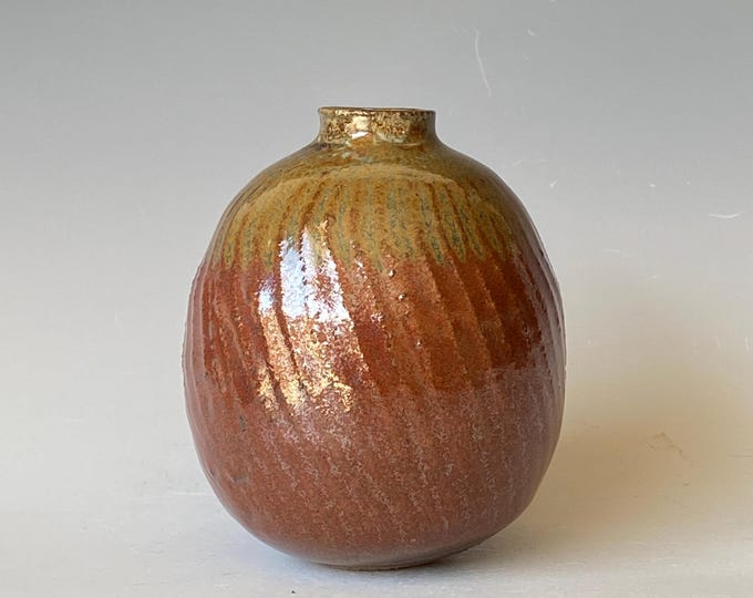 Small Handmade Ceramic Vase, CVOT5TR16