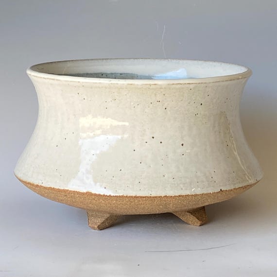 Four Legged Modern Bowl. Handmade Ceramic Bowl, CBAP6GW29