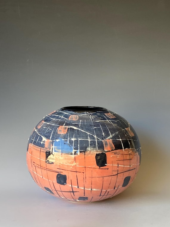 Somewhere in The Universe, Handmade Ceramic Vase CVDC5SW20