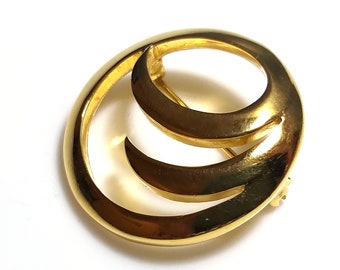 TRIFARI Small Round Brooch Gold Tone Vintage