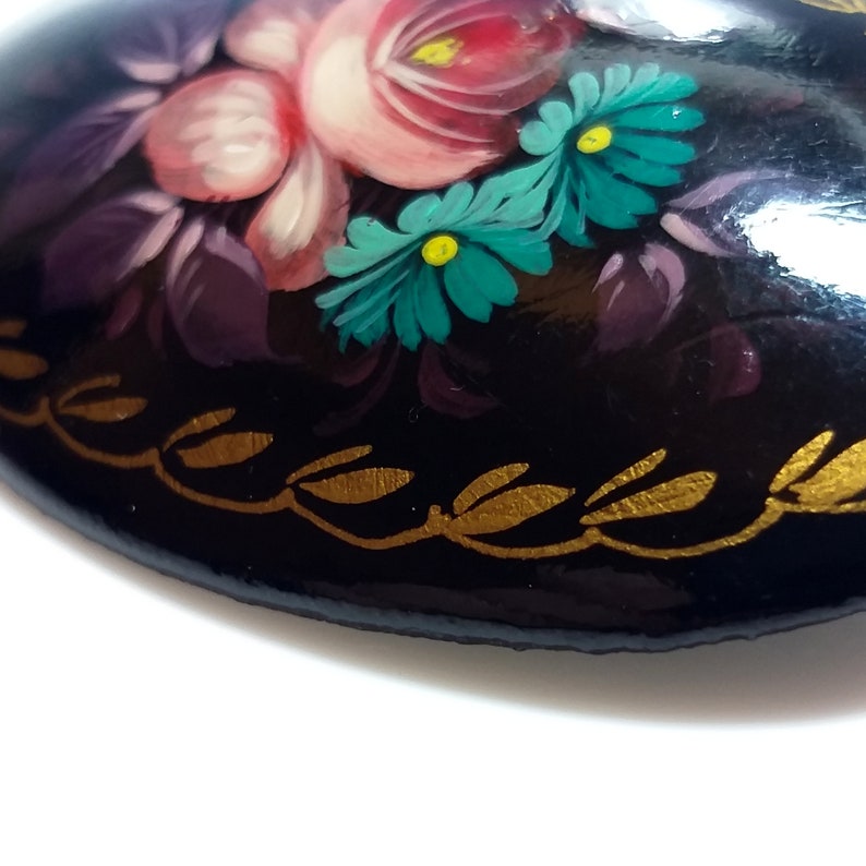 Floral hand painted lacquer Russian style oval brooch vintage image 6