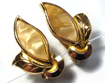 Leaf shaped gold tone clip-on earrings vintage