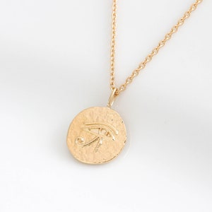 Collier égyptien de pièce d'or d'oeil. Oeil d'Horus Collier Antique Or rempli Coin Collier Dainty Tiny Christmas Gift pour son anniversaire image 3