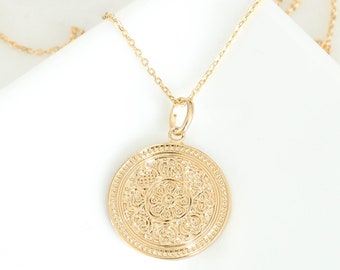 Collier médaillon de fleur rempli d'or Boho Mandala. Dainty Layering Yoga collier Délicat cercle collier Mère Collier Cadeau Personnalisé