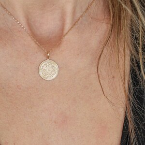 Collier médaillon de fleur rempli d'or Boho Mandala. Dainty Layering Yoga collier Délicat cercle collier Mère Collier Cadeau Personnalisé image 3