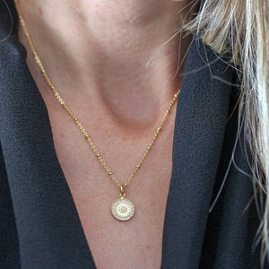 Opaal gouden munt hanger ketting. Gepersonaliseerde sierlijke schijf minimalistische eenvoudige delicate medaille ketting dagelijks verjaardagscadeau voor haar afbeelding 7