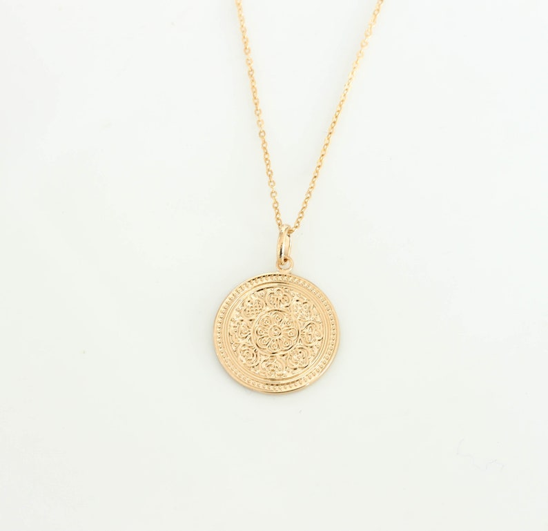 Collier médaillon de fleur rempli d'or Boho Mandala. Dainty Layering Yoga collier Délicat cercle collier Mère Collier Cadeau Personnalisé image 4