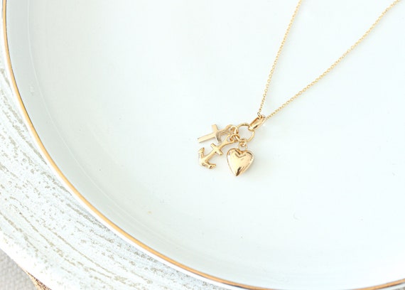Collier doré à breloques croix coeur : collier à superposition délicat