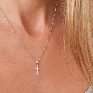 Collier croix en argent sterling. Collier catholique cadeau de baptême Collier croix CZ Collier religieux cadeau de Noël