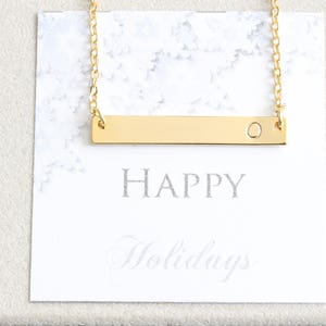 Collar de barra inicial de oro personalizado, delicado collar de carta inicial estampado a mano Collar de amistad, regalo de dama de honor Día de las madres