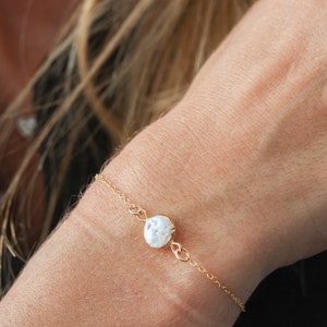 Freshwater pearl gold filled bracelet. Minimalist dainty jewelry Wedding bracelet Gift for her Bridesmaid bracelet Bridal bracelet
