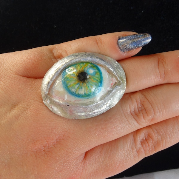 Eye Ring, bague gothique réaliste pour les yeux, fabriquée sur commande, bague pour les yeux sur mesure, bijoux pour les yeux sculptés et peints